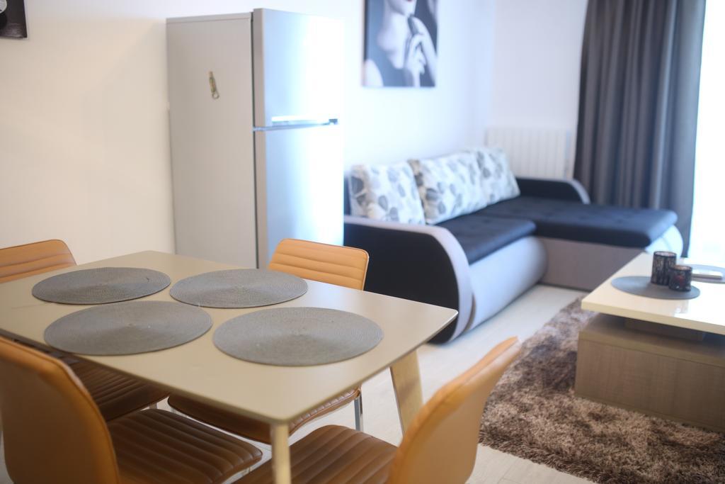 Apartment De Silva 19 *
